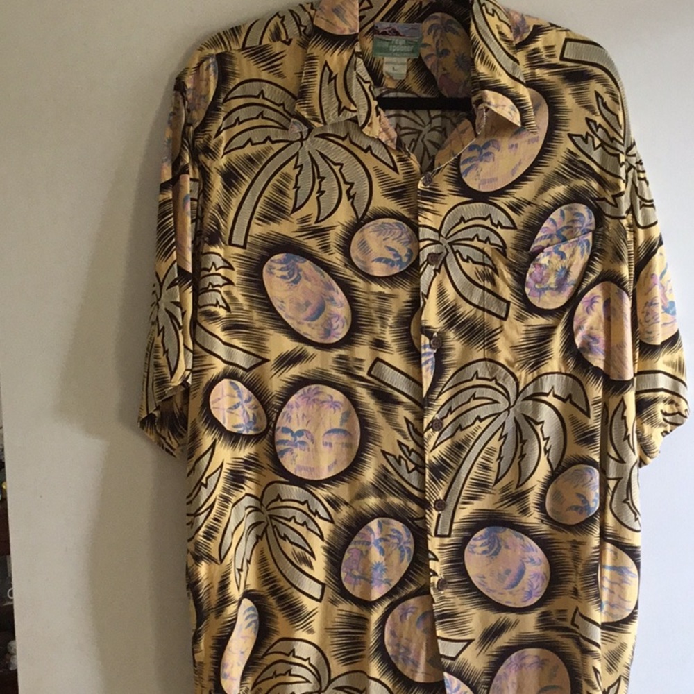 Reyn Spooner 100% Rayon Rare Hard to find print.